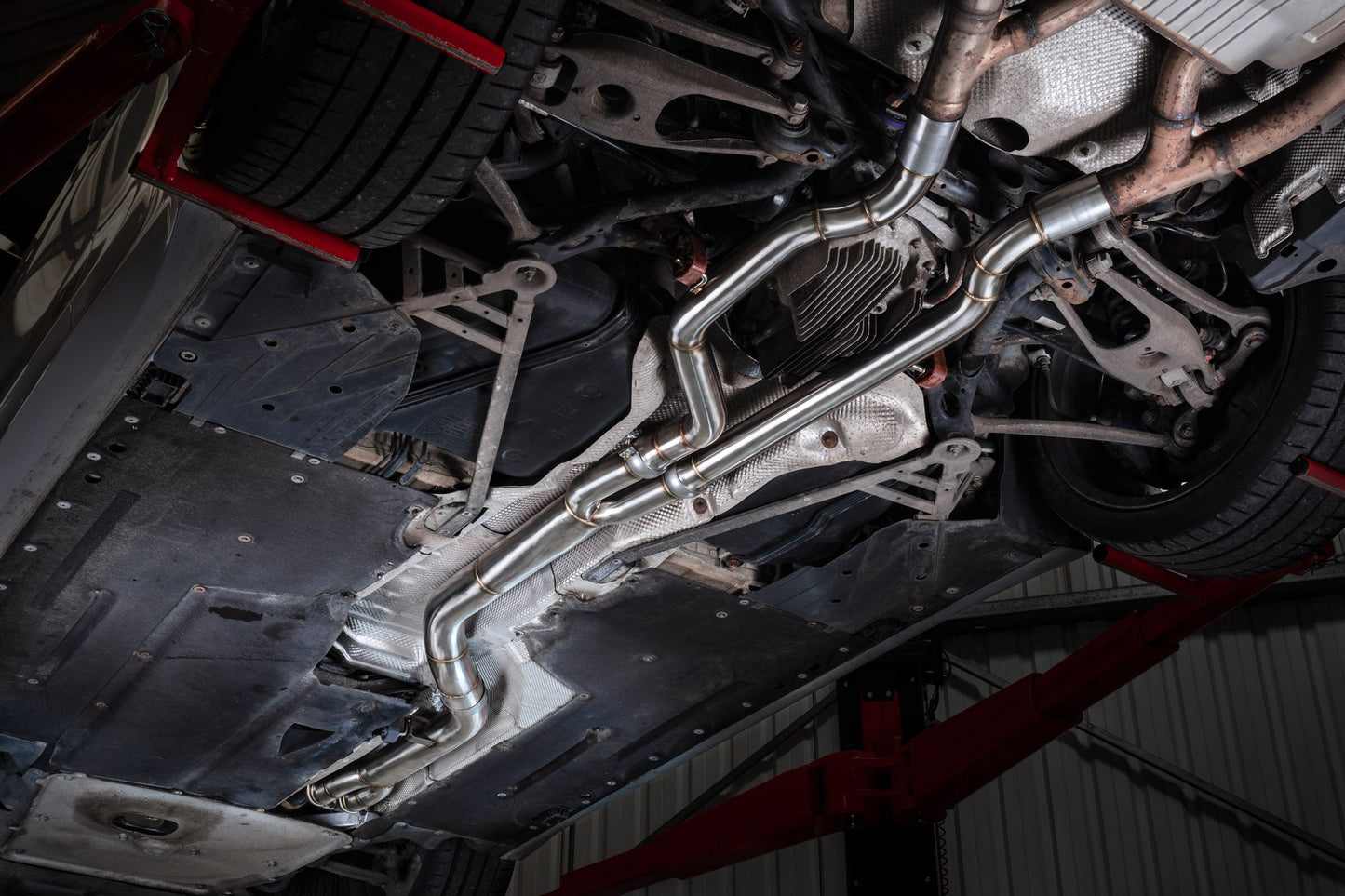 Scorpion Single Exhaust Mid-Pipe for BMW M3 F80 / M4 F82 F83 (14-18)